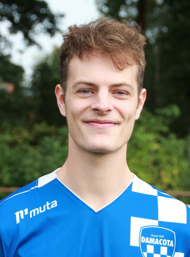 1Damacota's tweet photo. Vandaag is onze goedlachse en supersnelle vleugelspits @ARTJENNN Arjan Dekker jarig! Van harte kerel!! https://t.co/7Pk2trZCsZ