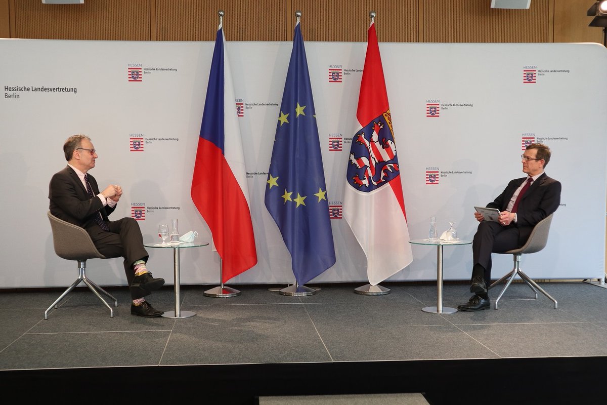 mzvcr's tweet photo. 🇨🇿🇩🇪 Český velvyslanec v Německu Tomáš Kafka diskutoval v rámci online řady #oneclicktoeurope na pozvání hesenské státní ministryně @LuciaPuttrich o otázkách evropské politiky uprostřed pandemie. ➡ https://t.co/588NjpCz0j #dneszambasád https://t.co/WIPGfxtVQG