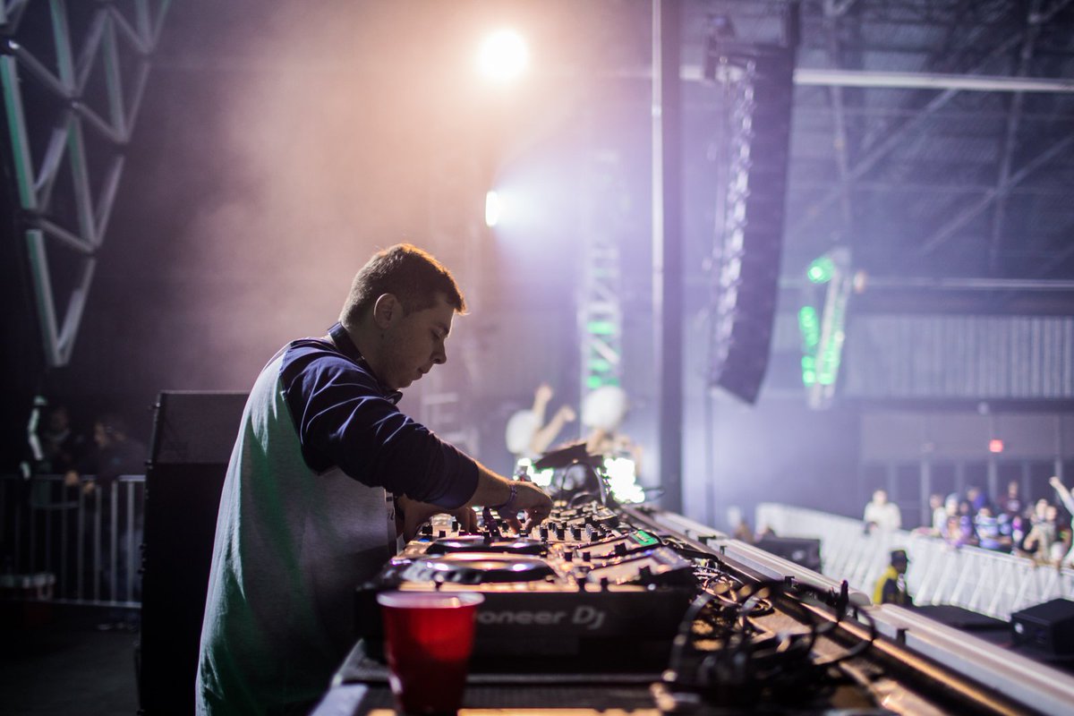 Photographer_PR's tweet photo. We are ready for the brand new episode of SoundCasting Radio! Join us at 3PM EST via @diradio Epic Trance Ch > https://t.co/NezPdnGegI | #SCRadio347 https://t.co/cK74uOeIJQ