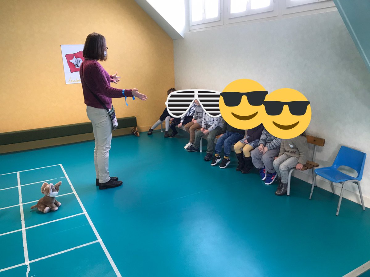 TICE_for_all's tweet image. Visite de M. Ruban, a-dasen, à l’école M. Gérard du Mêle sur Sarthe. On y apprend la pensée algorithmique dès la Petite Section ! #robotikorne #robotidiot @dsden61 #enir