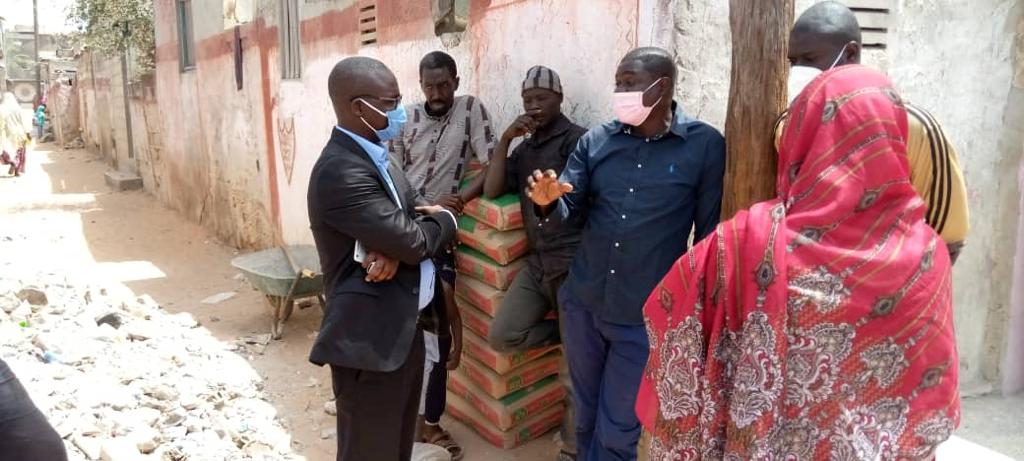 BeyWaar's tweet photo. Ce Jeudi 25 Mars, le President Abdou Karim Mbengue ak Bey Sa waar Ci Teunguedj ont participé aux travaux de pavage des ruelles de Diokoul en offrant 1tonne de Ciment et 1 Camion de sable. Geste très appréciée par les populations.
#kebetu #beysawar #actioncitoyenne #Rufisque https://t.co/33Skan6MSE