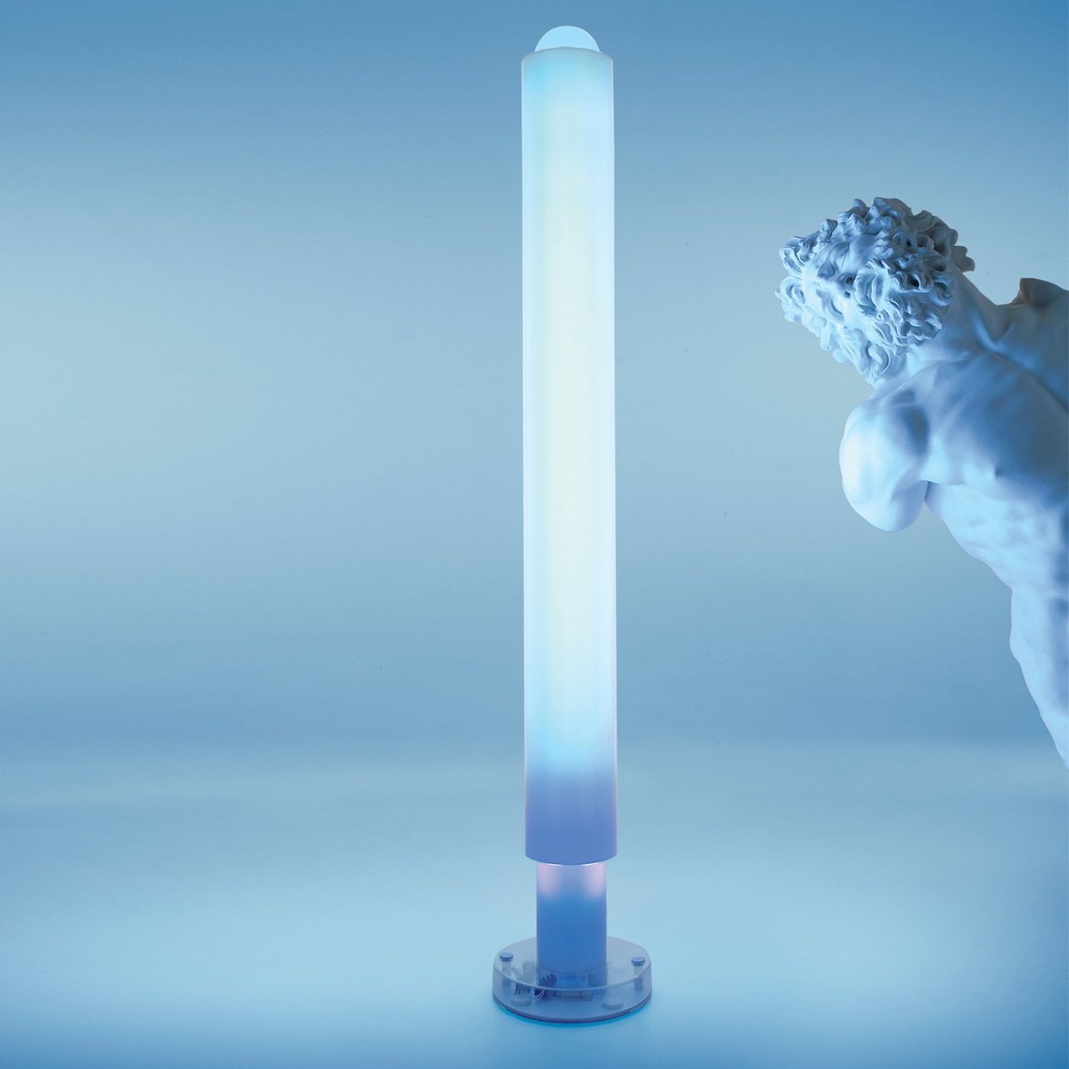 arredatutto's tweet photo. No, it's not a lightsaber!
It's a amazing floor lamp by Artemide.
You can control it from an app, creating gorgeous atmospheres.

Metacolor by Artemide: https://t.co/aGbOsfLrEi

#metacolor #artemide #lightsaber #lasersword #foorlamps #lighting #madeinitaly #arredatutto #lamps https://t.co/YX1N3AeOxO