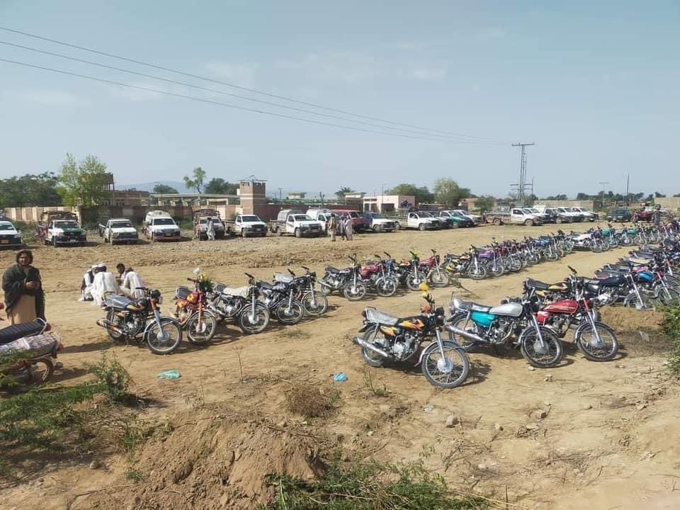 Today is the 6th day of the #JaniKhelSitIn. Instead of the listening to the demands of the protesters, the state has chosen to block roads around the area to stop them from moving out if they choose to take their protest to Islamabad. #Sharamnak