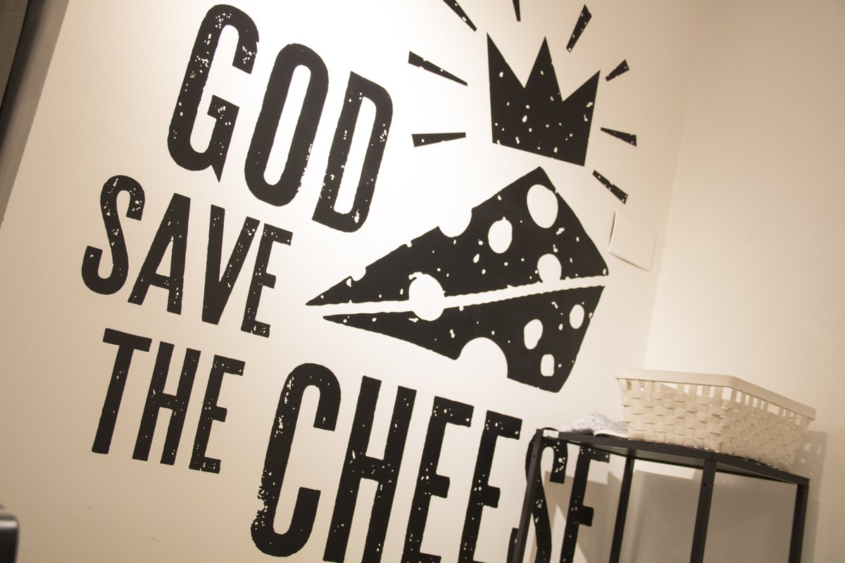 Hoy es el #DiadelQueso 🧀 y no se nos ocurre una manera mejor de celebrarlo que enseñándoos una de las tiendas especializadas en #queso de #bilbao.
Bienvenidxs a La Manducateca. 
👉 hemengoshopping.com/eu/bilbao/salt…

🌍 Alameda Urquijo, 35
🔗 lamanducateca.com