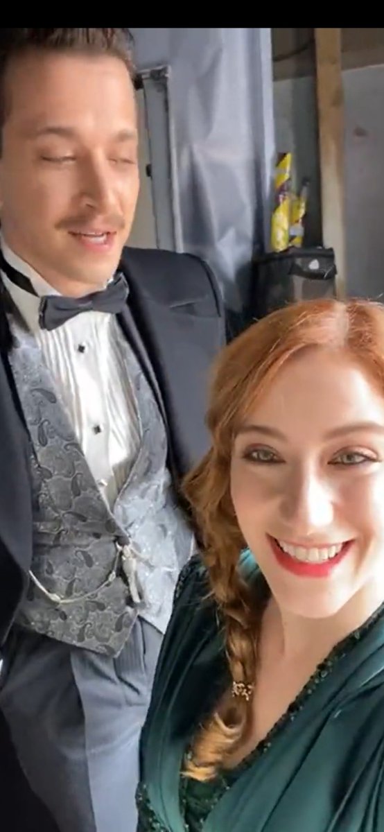 DiziciBagyan's tweet photo. #PeraPalas geliyooo :) 
#hazalkaya #selahattinpaşalı https://t.co/h1tSbAdFMc