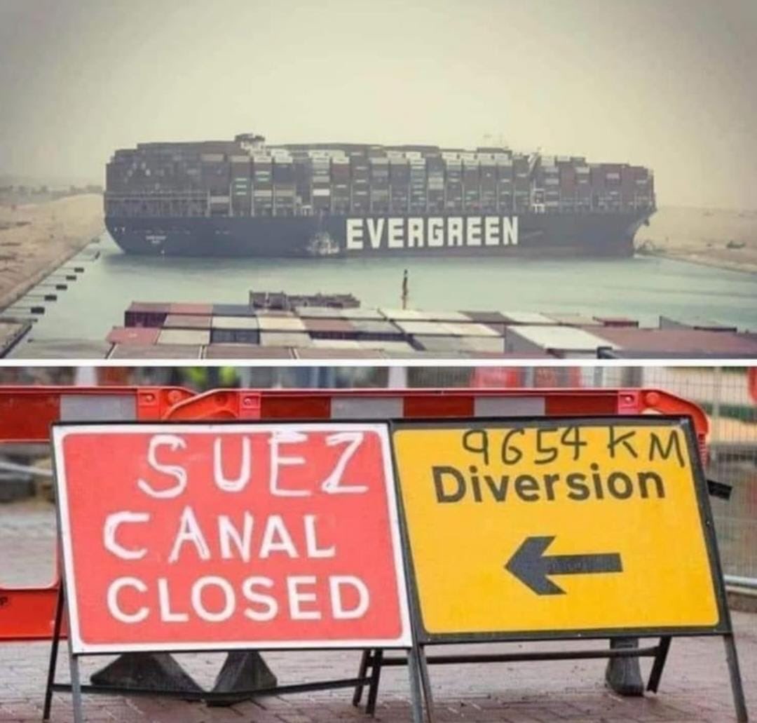 itsabargelife's tweet photo. It’s happen again Sarah, we’ve blocked the Canal #boatsthattweet #canalclosure #suezcanal #europecanals #itsadutchbarge https://t.co/3DgSxKBr6M
