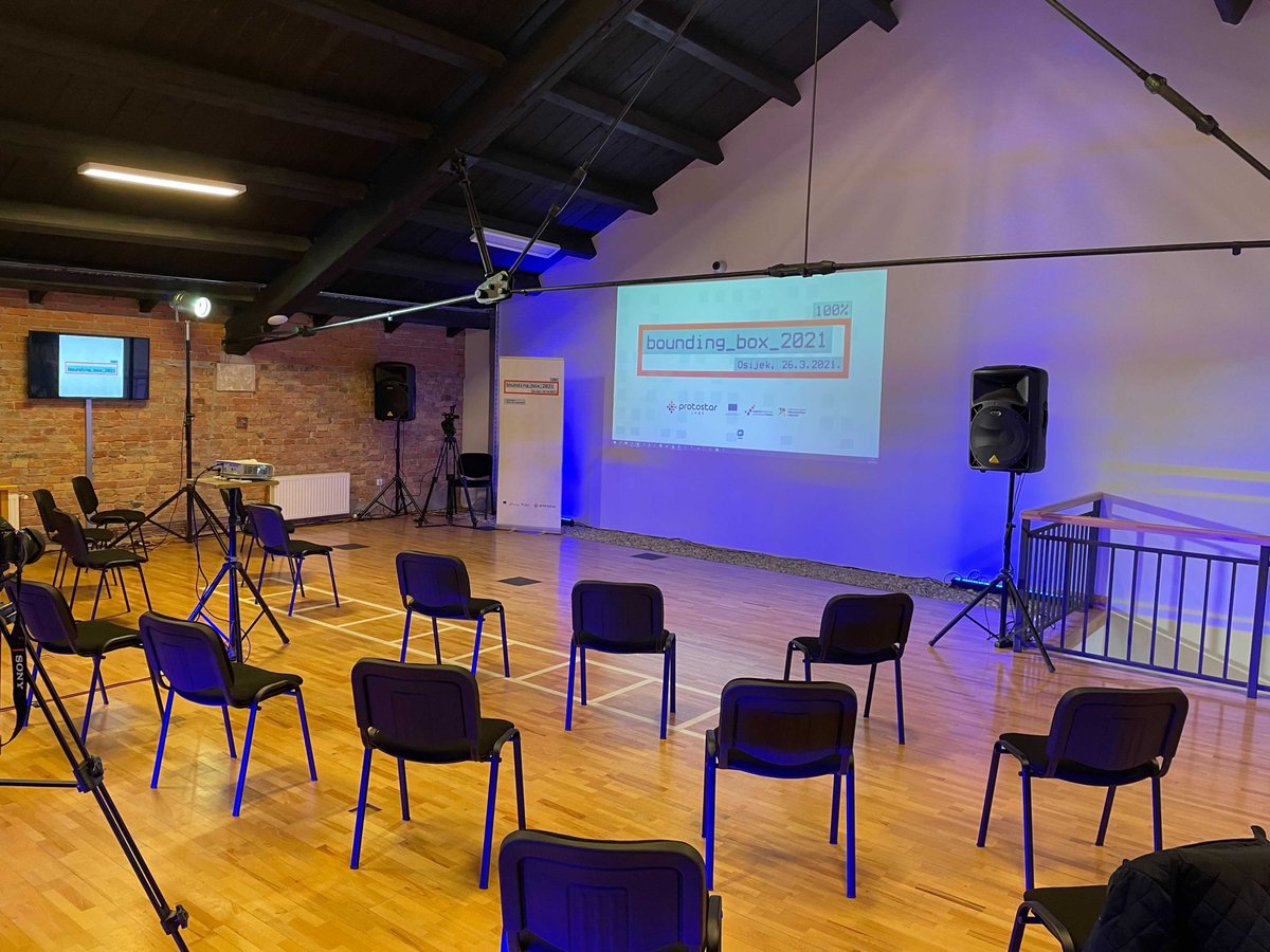 ProtostarAI's tweet photo. Everything is ready to start the first Bounding Box conference!

#boundingbox2021 #ai #protostarlabs https://t.co/lT1nGcGluI