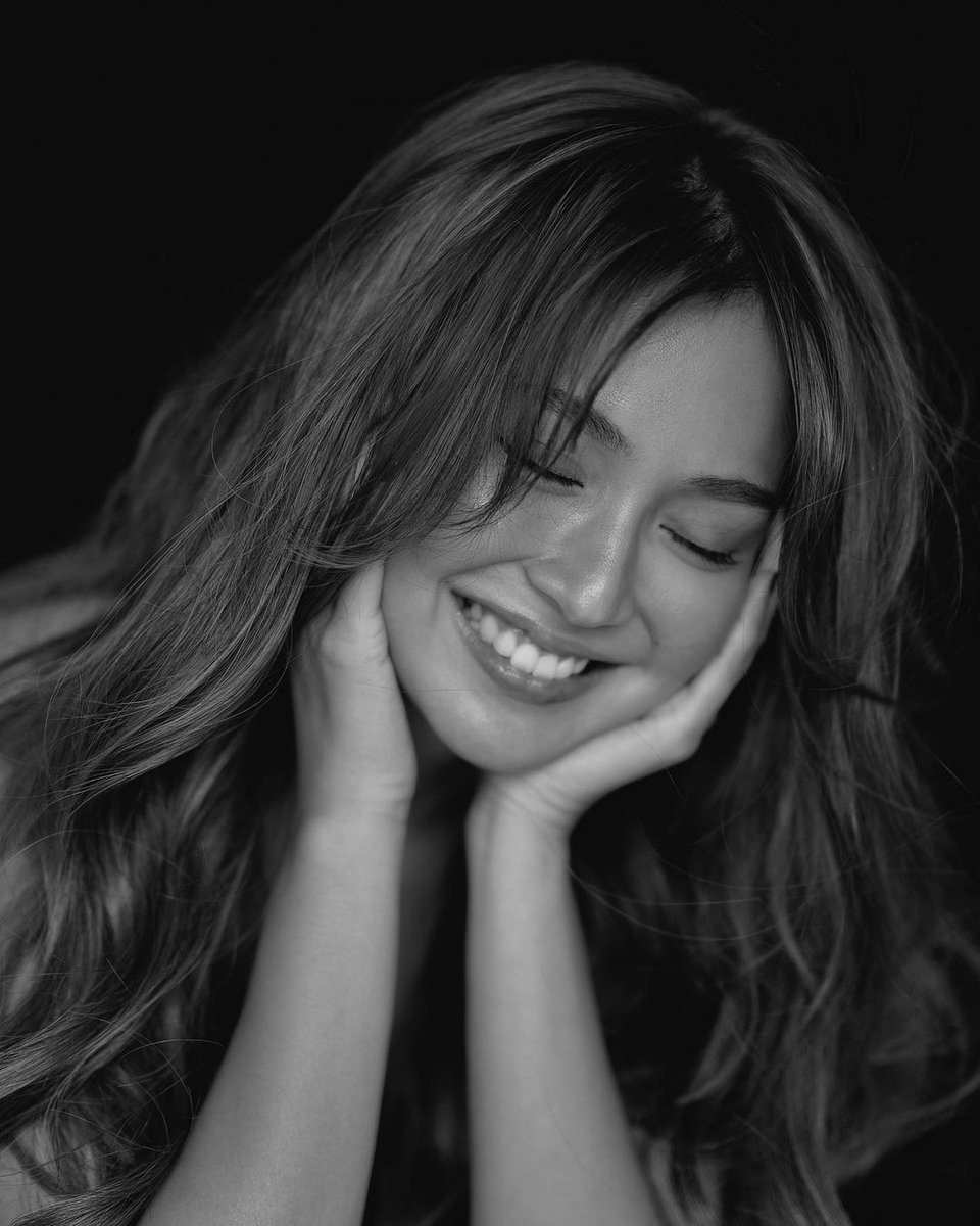 PhilippineStar's tweet photo. LOOK: Kathryn Bernardo marks 25th birthday with black and white portrait | @latest_chika 

FULL STORY: https://t.co/s7K2yI77B0 https://t.co/GTTB0M0hOd