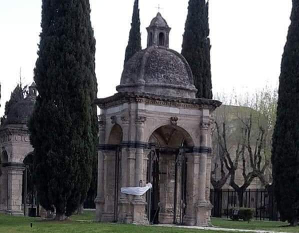 FrancoLandella's tweet photo. La chiesa Monte Calvario è uno dei simboli della città. Chi ha deturpato il monumento ha sfregiato la nostra storia. Ci auguriamo che i responsabili possano essere individuati e, oltre ad accollarsi la spesa per il ripristino, venga spiegata loro la storia secolare del monumento https://t.co/GoolN84Vnu