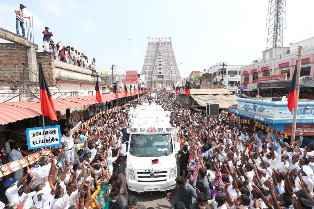 MKSarmy_2026's tweet photo. கொடுத்த வாக்குறுதிகளையும் காப்பாற்றாமல், புதிய திட்டங்களையும் செயல்படுத்தாமல் மக்களை மறந்த அ.தி.மு.க. - பா.ஜ.க. கூட்டணியை, மக்கள் மறக்க வேண்டும் - திமுக தலைவர் திரு @mkstalin  அவர்கள் 

திருவரங்கம், திருச்சி

#VoteForDMK https://t.co/JMI6YLYZui