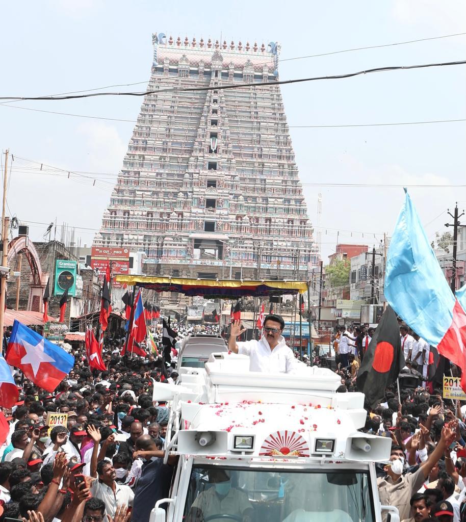 MKSarmy_2026's tweet photo. கொடுத்த வாக்குறுதிகளையும் காப்பாற்றாமல், புதிய திட்டங்களையும் செயல்படுத்தாமல் மக்களை மறந்த அ.தி.மு.க. - பா.ஜ.க. கூட்டணியை, மக்கள் மறக்க வேண்டும் - திமுக தலைவர் திரு @mkstalin  அவர்கள் 

திருவரங்கம், திருச்சி

#VoteForDMK https://t.co/JMI6YLYZui
