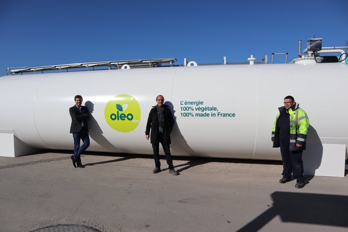 MINOTERIEFOREST's tweet photo. Aujourd’hui, c’est une belle réalisation pour notre engagement responsable : l’installation de la cuve Oléo 100.
Un tiers de notre flotte de camion roulera, demain, avec cette énergie renouvelable, 100% végétale et made in France. 
Diminution de 60% des émissions de Co2 garantie! https://t.co/Qkz7wBmGcD