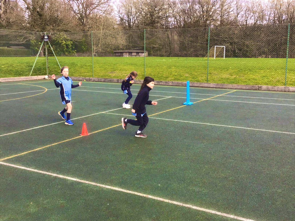 CFS_Sport's tweet photo. Some more action shots from Year 3&amp;4 PE yesterday 🏏 #inspiringminds #CFSY3 #CFSY4 https://t.co/UlSEd5w0Bz