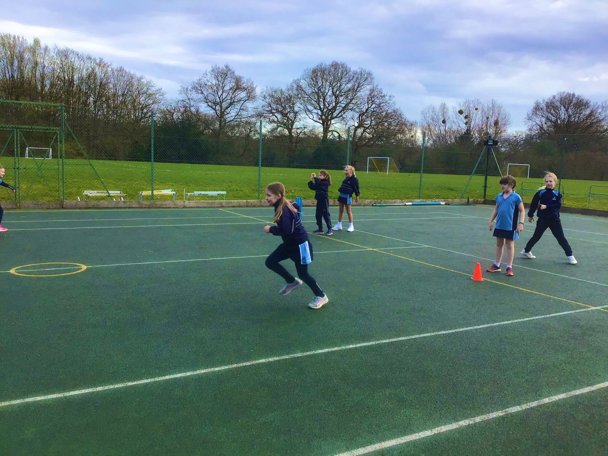 CFS_Sport's tweet photo. Some more action shots from Year 3&amp;4 PE yesterday 🏏 #inspiringminds #CFSY3 #CFSY4 https://t.co/UlSEd5w0Bz