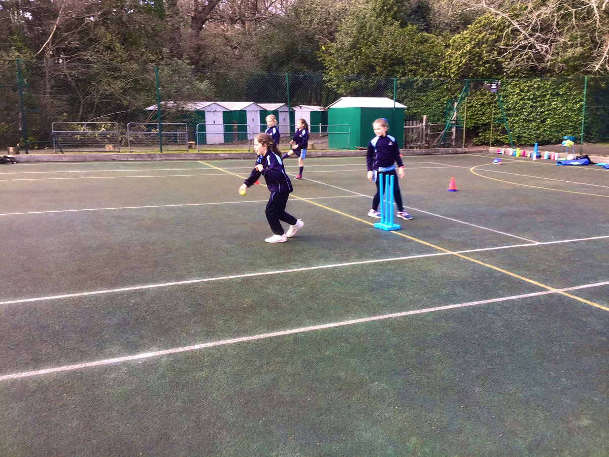 CFS_Sport's tweet photo. Some more action shots from Year 3&amp;4 PE yesterday 🏏 #inspiringminds #CFSY3 #CFSY4 https://t.co/UlSEd5w0Bz