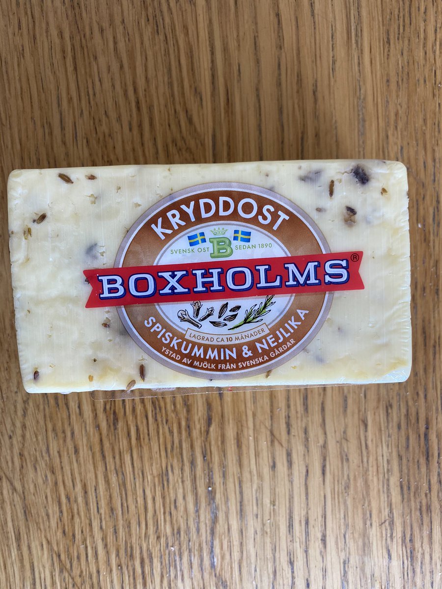 ForslundJonas's tweet photo. Det finns de som säger ”foliedrag” när de öppnar en whiskey... och så finns vi som...#kryddost #boxholm @matshogmark https://t.co/7v4pHuTSGd