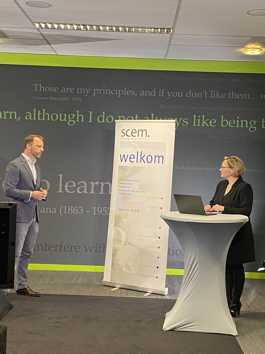 Fijn dat <a href="/HenriketerH/">Henrike ter Horst 🩷🏳️‍🌈💜</a> onze dagvoorzitter is vandaag! Expertisedag #jeugdartsen. Eerste vragen gaan over pijnbeleving met anesthesioloog Maarten Mensink. #SCEM <a href="/jeugdartsen/">AJN Jeugdartsen</a>