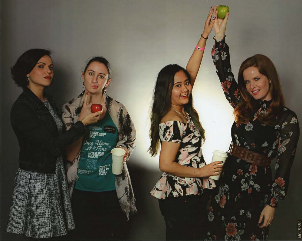 Chocapic31's tweet photo. 4 years ago since we've done this amazing photo op' with @lavender0495 ❤️💚
Thanks again @LanaParrilla & @bexmader for the funny pic ! #OUATVan https://t.co/83KYqJVOgr