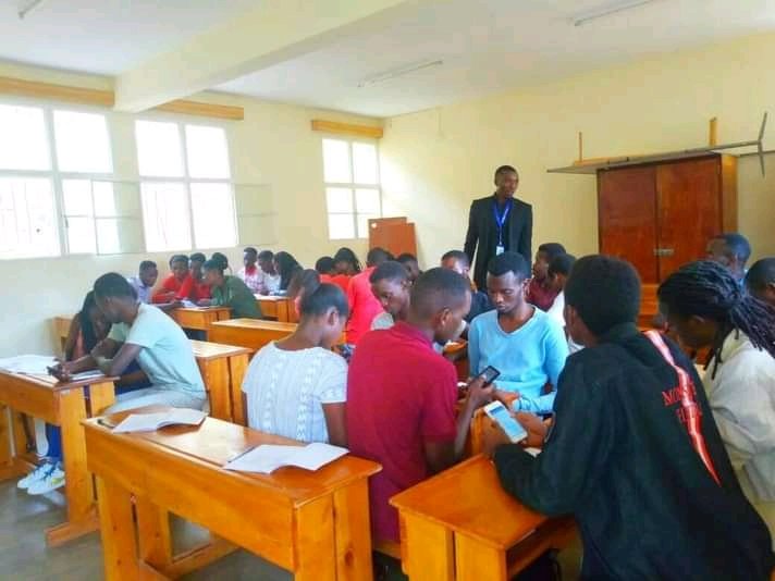 EricBugingo4's tweet photo. Happy 10th Anniversary @DOTRwanda,  
10 Years of #DigitalTransformation to #Rwanda Community, @DOTRwanda have digitally transformed my life as Digital lifelong learner #DOTYouth , I'm so proud-giving back to my community through #DOTRwandaAt10 programs.
#daringinnovators https://t.co/QTZ3ULqBWq