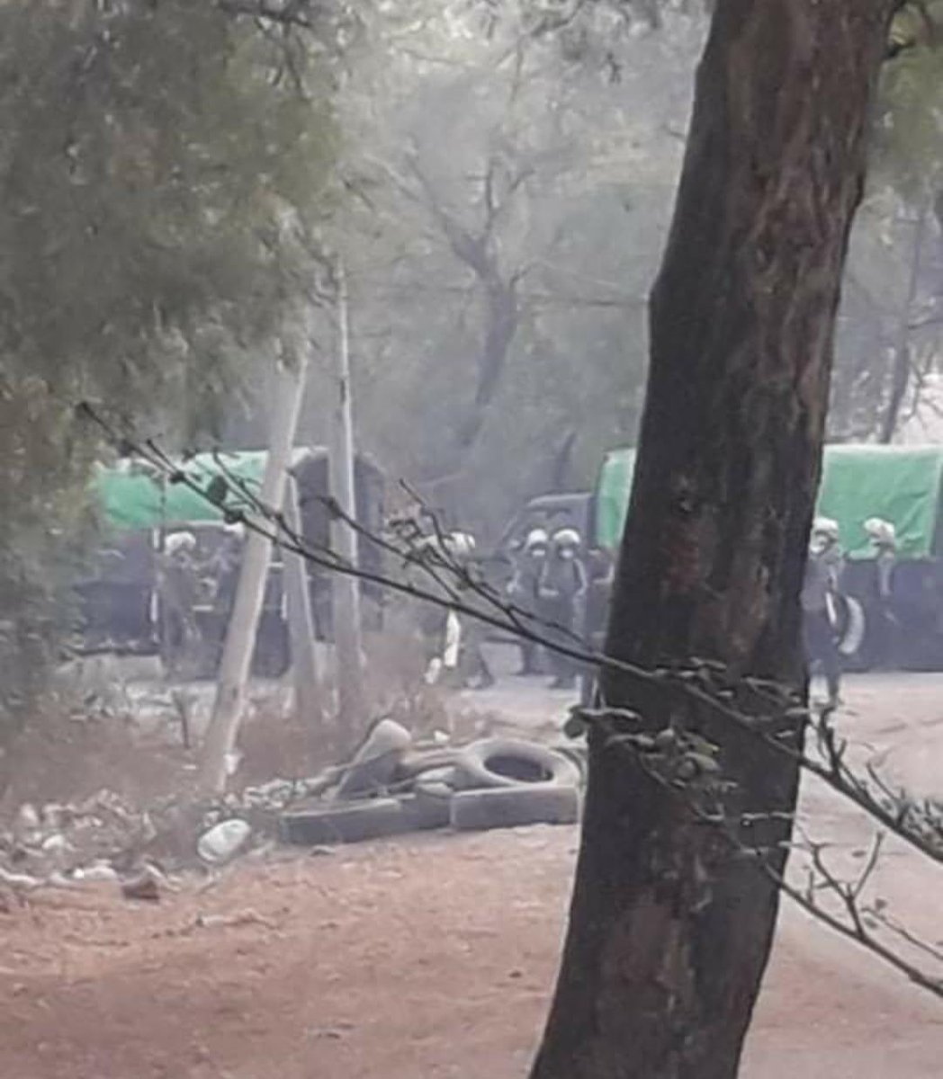 nslwin's tweet photo. Monywa, Sagaing Region:

• more than 30 civilians from Industrial Zone near Myoma (Sar Kyin) cemetery were abducted by Terrorists (#Myanmar security forces) today at 7am.

#WhatsHappeninglnMyanmar #MilkTeaAlliance #Mar26Coup https://t.co/QTbierHBrR