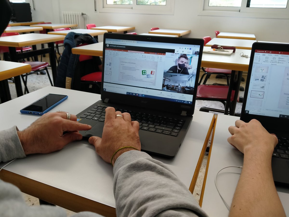 etpxavier's tweet image. Avui tenim el plaer d'implementar un taller de #FinancesÈtiques als nostres companys de l'@epxavier de València. Fem xarxa i aprenem gràcies a l'@apscatalunya amb @banca_etica
@OikocreditCat @fiareBE @triodos @consorciedubcn @FJaverianas @XES_cat @SocioEconAMB @Coop57Catalunya