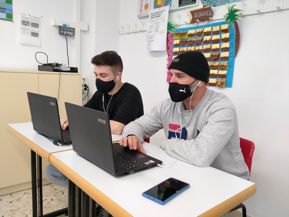 etpxavier's tweet image. Avui tenim el plaer d'implementar un taller de #FinancesÈtiques als nostres companys de l'@epxavier de València. Fem xarxa i aprenem gràcies a l'@apscatalunya amb @banca_etica
@OikocreditCat @fiareBE @triodos @consorciedubcn @FJaverianas @XES_cat @SocioEconAMB @Coop57Catalunya