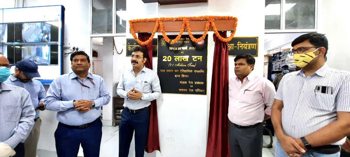 Danapur division achieved milestone loading of 2 million tons on 25/03/2021 exceeding last year (1.4 MT) by 60% in tonnage and almost 30 Cr+ in revenue (50% over LY). Congratulations and thanks to all Merchants, Traders and Railwaymen for MAKING IT HAPPEN.