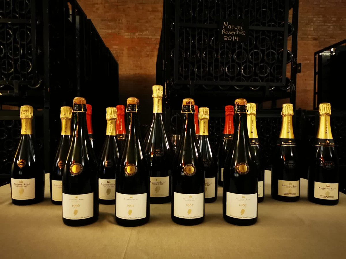 RaventosiBlanc's tweet photo. Comencem el #divendres amb força🍾
Tast especial de les #enoteques de #ManuelRaventós i De la Finca, #anyades inèdites i excepcionals!🥂Si ets fan dels #Vinsdeguarda i vols tenir accés exclusiu a enoteques i #EdicionsLimitades
Fes-te membre del #Club1497👇
https://t.co/MCKtsblHSY https://t.co/KK74N2UkYa