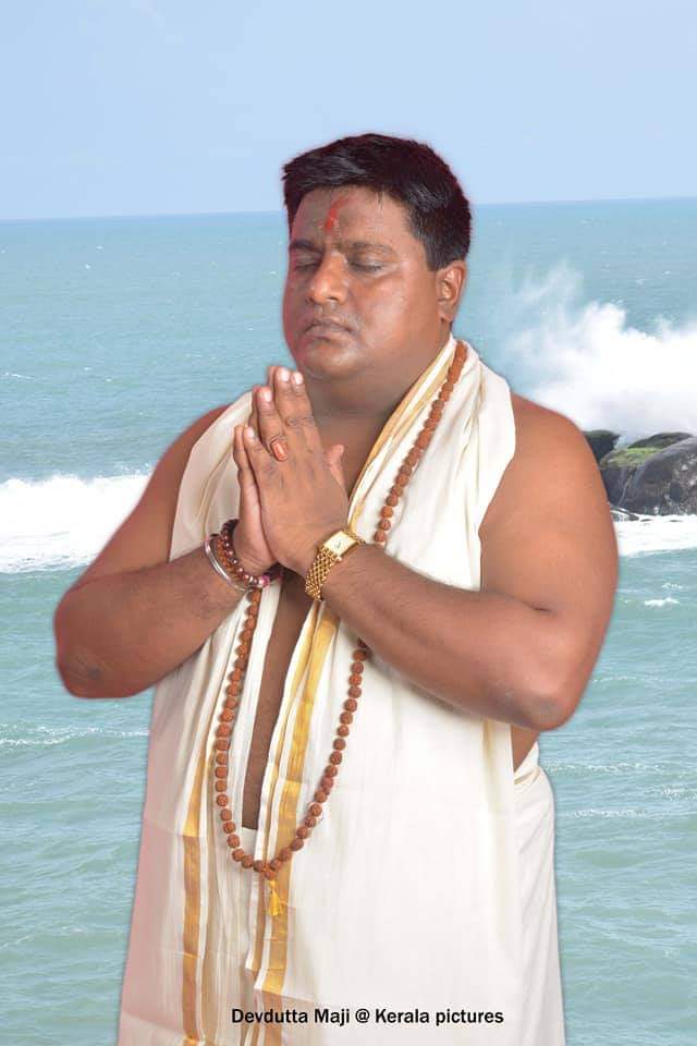 GabrielleSeb1's tweet photo. Let us give our blessings to Devdutta Maji , BJP Candidate for Chowrangee, Kolkata. He is the founder of Singha Bahini & been very active in fighting love jihad & also has facilitated ghar wapasi of many muslims. We need many more dharmic grassroot leaders like him in Bengal. https://t.co/RVxMT5IAhM