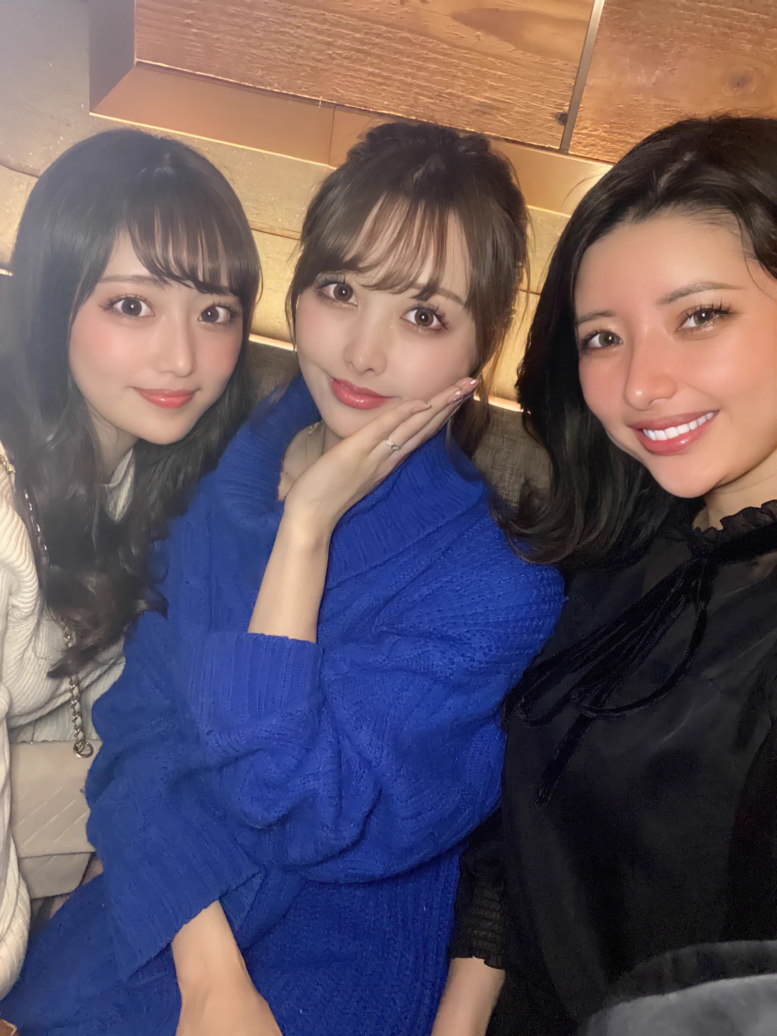 「Remini」このアプリがあればくらいところで撮った写真もきれいに変えてくれるよ！