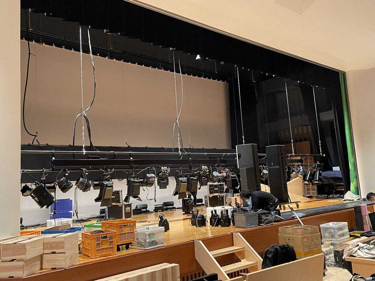doramode2020's tweet photo. 【本番まであと2日】
ついにホール入りです！
着々と準備を進めております。
どんな舞台になるのか...！

なお、おかげさまでチケット完売いたしました❗️当日券の販売はありませんので、予めご承知おきください。 https://t.co/4JaMvDqnhA