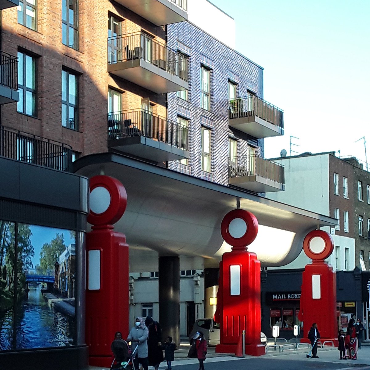 LondonersLondon's tweet photo. My 348th #LondonersLondon tip for #Marylebone - #LyonsPlace on #EdgwareRoad designed by #Architect @SirTerryFarrell for developer @Almacantar_ Conceived as urban oasis & inspired by craft & creativity of area. 695ft sq apartment just under a £1 Million. #LetsGuide #UniquelyLondon https://t.co/Wd1AS6ztW8