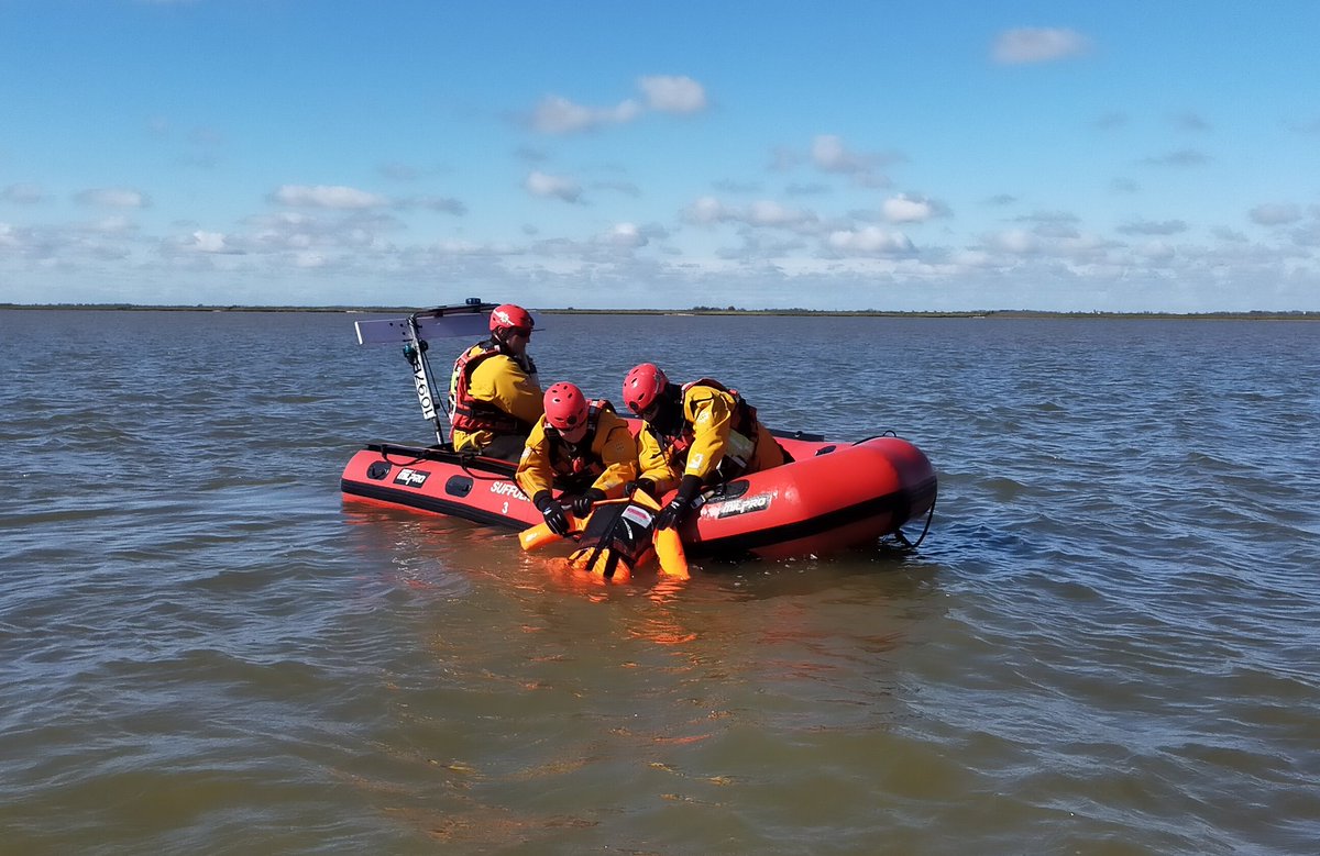 RuthLeeLtd's tweet photo. A watery theme for our Friday Favourite Photos! 

We are always inspired by your training scenarios and love to see your photos and videos. 

Thanks to those who shared this week or tagged us in their posts! 
@999Ben @hmsprotector @HMCG_AC10  and @HMCG_S10B  
#waterrescuetraining https://t.co/eFIQpi4Lad
