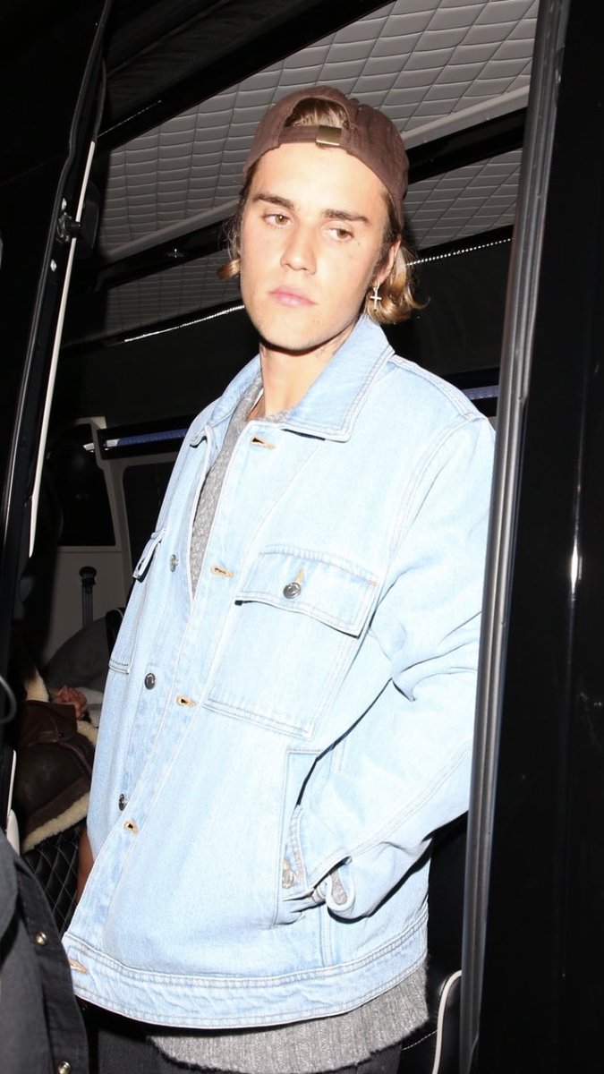 bizzleslust's tweet image. WHY IS HE SO HOT