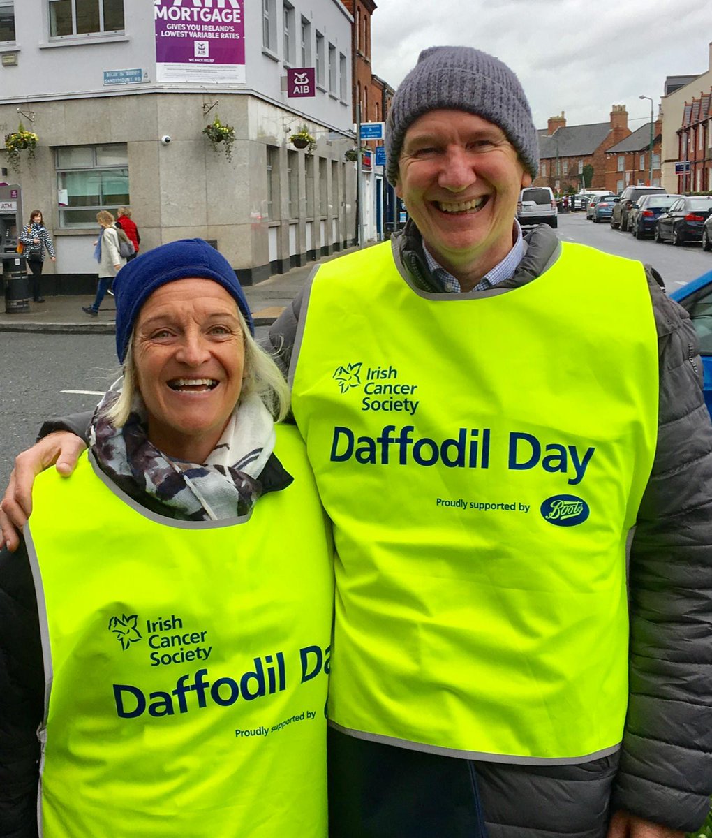 sandymountgc's tweet photo. On an ordinary #DaffodilDay choir member Finola and husband John would be rounding up volunteers to help fundraise in #Sandymount. This year @IrishCancerSoc is fundraising virtually. Text 'DAFFODIL' to 50300 to make a €6 donation
#DaffodilDay2021 @sandymounttt @SandymountD4 https://t.co/mSyhXYc9WH