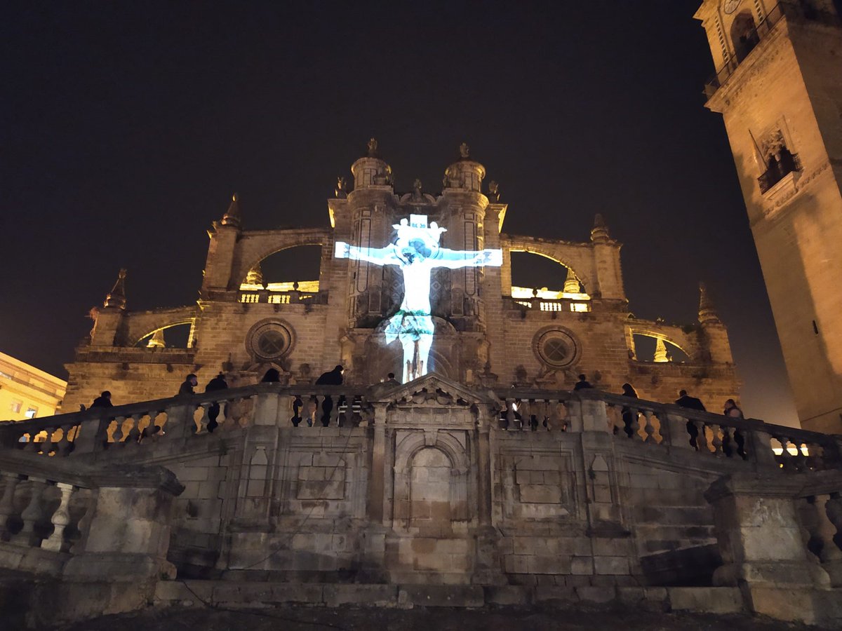#Jerez protagonista en ‘Andalucía en Semana Santa’, programa presentado por Enrique Romero. 
Espectaculares imágenes en la #Catedral en homenaje a la Hermandad del Cristo de la Viga.
🗓️Domingo de Ramos
⏲️21.30 h. 
👉🏼CanalSur
#Jerez #LaViga75Años #JerezFilmOffice #AndaluciaSSanta4
