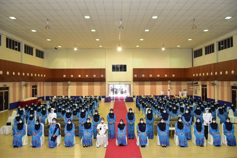 MPA_Timur's tweet photo. Full house!
Mesyuarat Agung Tahunan #BAKATLaut Armada Timur 2021 selesai dipengerusikan Datin Suzanna binti Datoβ Abu Bakar. Ahli yg hadir beri komitmen & turut sumbang idea bagi menentu hala tuju pentadbiran serta perancangan aktiviti tahun ini.
#BersamaBerbakti
#NavyNews https://t.co/uXQEVKvoxX