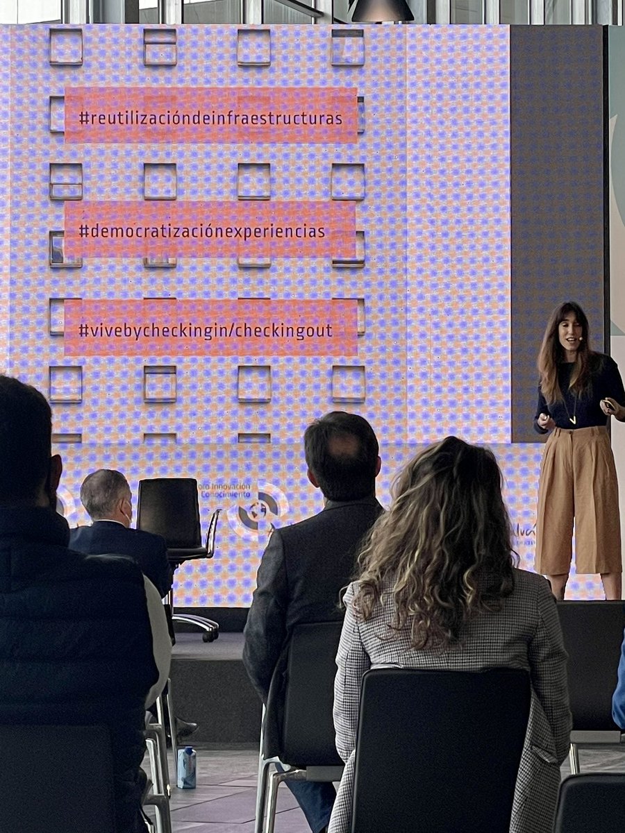 eventosfera's tweet photo. Turno de @ColivingHotels con @AnaPoley. Frente al cambio de paradigma con la pandemia, cubren necesidades de los viajes y residentes de nómadas digitales. Foro #turismointeligente #Andalucia #origenydestino @_LABME https://t.co/biPa8qzSjs
