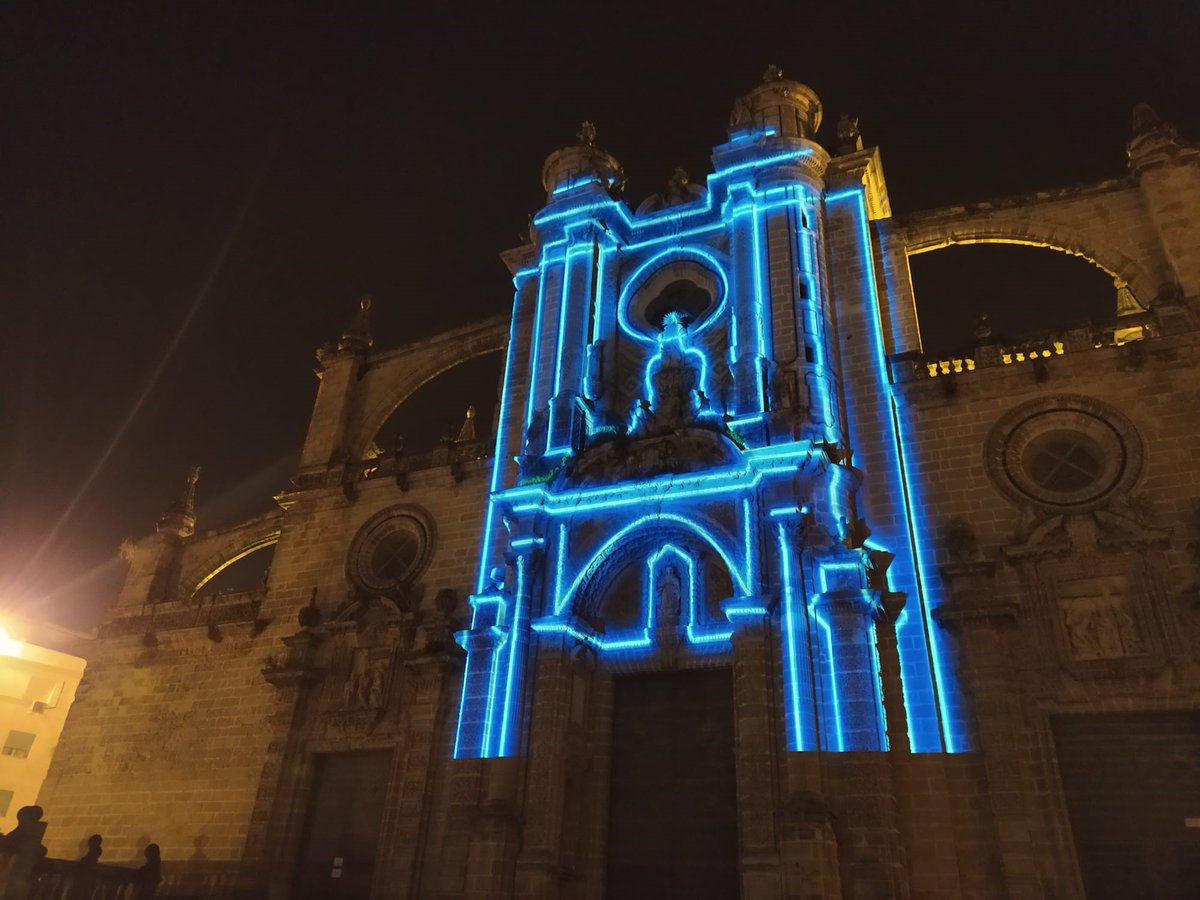 #Jerez protagonista en ‘Andalucía en Semana Santa’, programa presentado por Enrique Romero. 
Espectaculares imágenes en la #Catedral en homenaje a la Hermandad del Cristo de la Viga.
🗓️Domingo de Ramos
⏲️21.30 h. 
👉🏼CanalSur
#Jerez #LaViga75Años #JerezFilmOffice #AndaluciaSSanta4