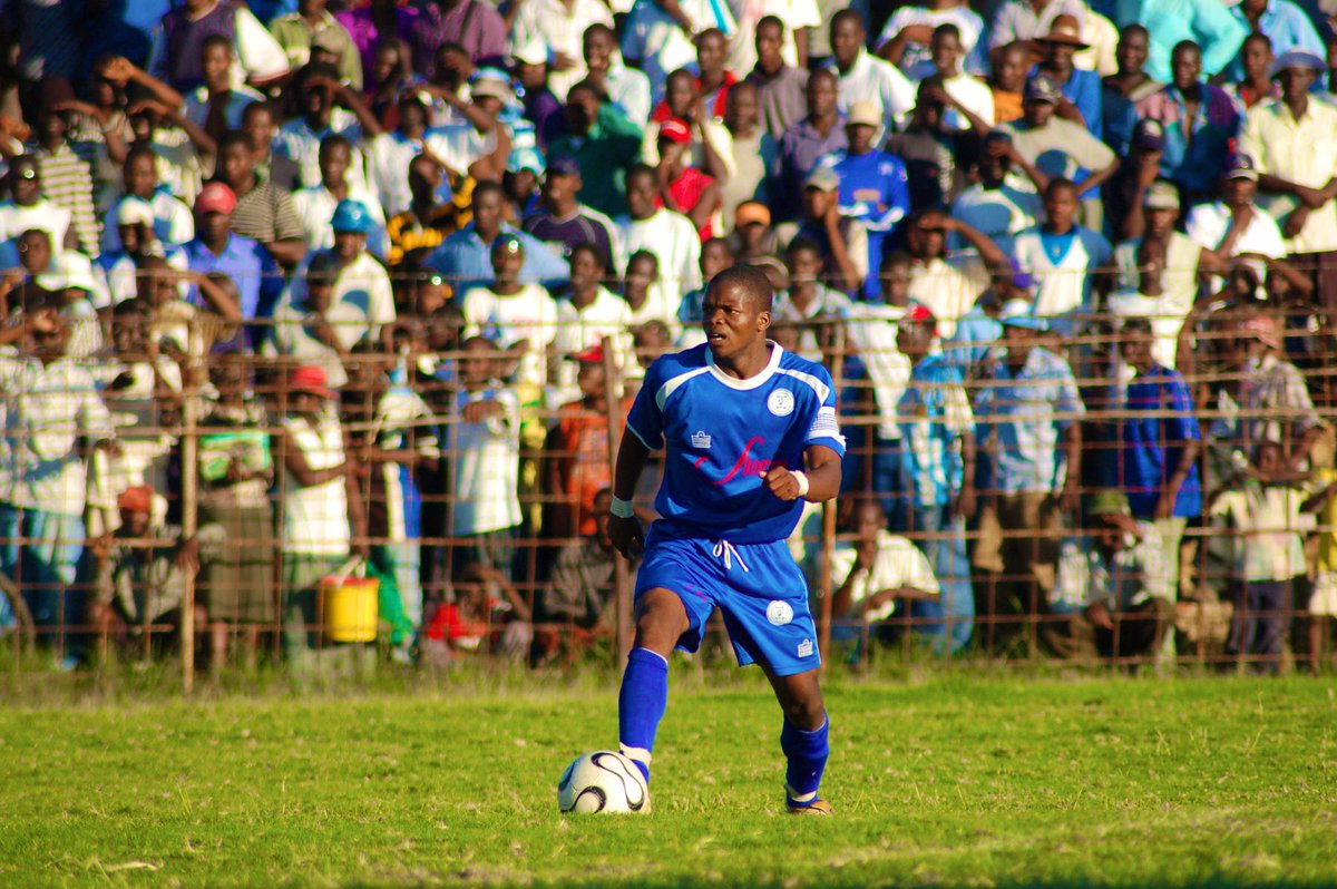 zim_football's tweet photo. 🇿🇼🥳
Happy birthday to former Dynamos , LASK, Simba SC and Zimbabwe midfielder Justice Majabvi, who turns 37 today. 🎂

#HappyBirthday #Majabvi #hbd #dynamos #NguvuMoja #Zimbabwe #warriors #bundesliga #zimfootball https://t.co/EP4vnmSktX