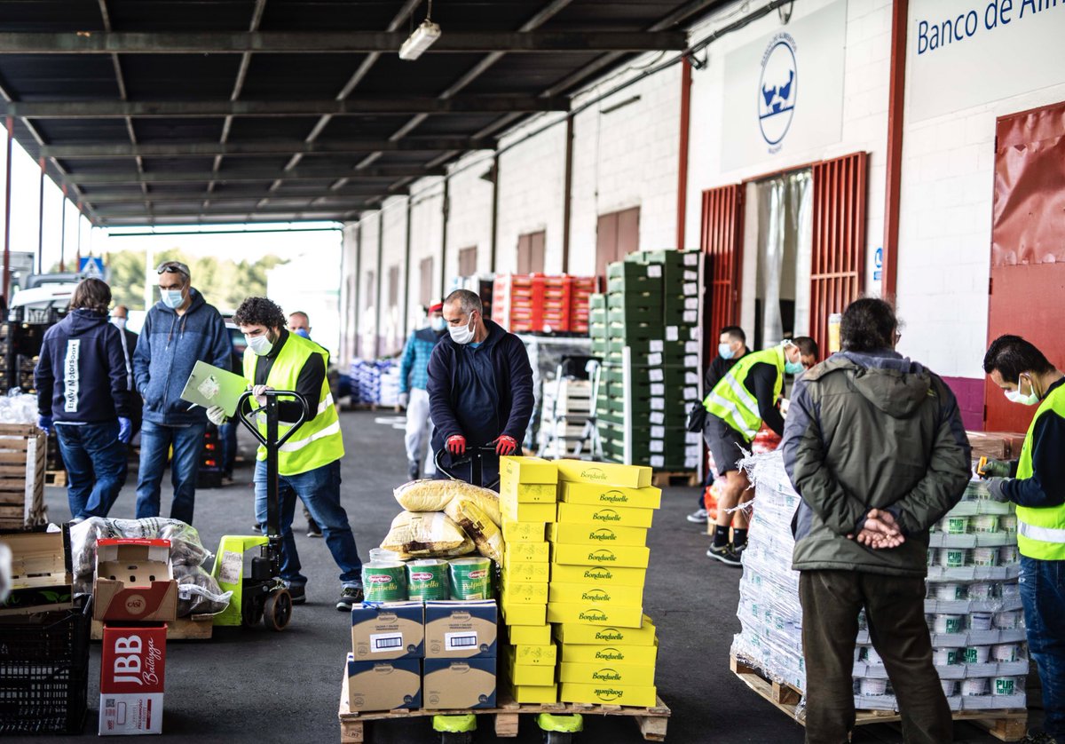 mercamadrid_hoy's tweet photo. 🆙El compromiso solidario de las empresas instaladas📍durante el año 2020 ha sido espectacular 🌟
✅3 millones de alimentos frescos donados
✅Más de 100 empresas donantes habituales
✅Atendidas las necesidades nutricionales de 34.000 personas
Gran labor de @bancoalimadrid 👏🏼 https://t.co/vuvOK37pES