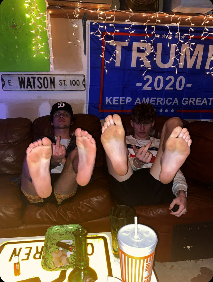 Masterdax6969's tweet photo. What's up Twitter bitches. Time to serve some real jock feet, size 15s up in your face and your wallet. We own you now get to serving #hugejockfeet #humanatm #slavewallet #findomcucks #serveandsend #humanfootrest https://t.co/aOuKUl2U8K