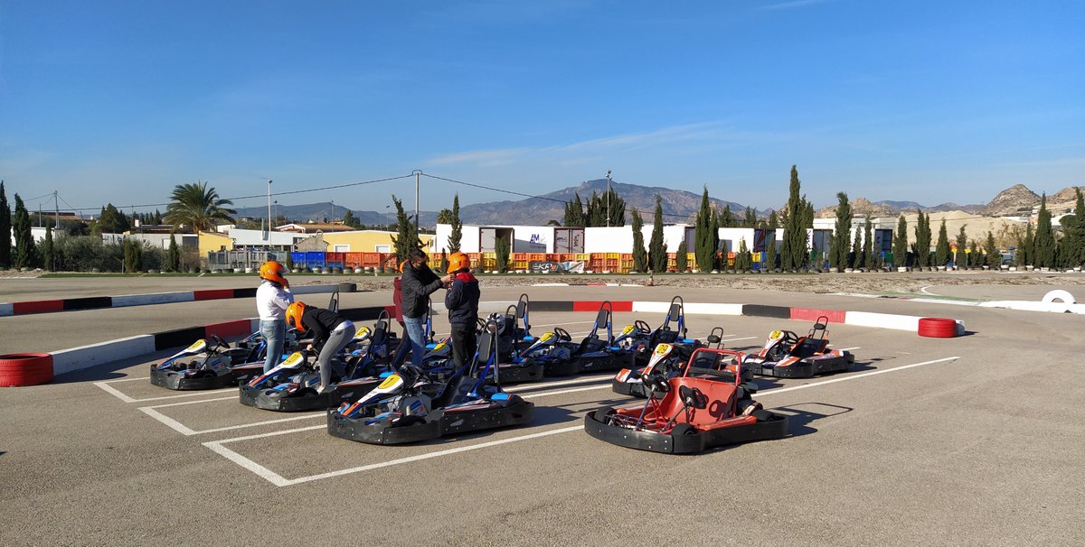 AlboresMurcia's tweet photo. #ProyectoCySNE. #Actividadesdeocioalternativo: esta semana➡️Salida a los Karts 🏎🏎😃Los chicos han disfrutado con esta divertida actividad al mismo tiempo que aprenden otras manera de gestionar y emplear su tiempo libre.
#Educaciónsocial
#IntervenciónEspecializada https://t.co/fIeFouUSXL