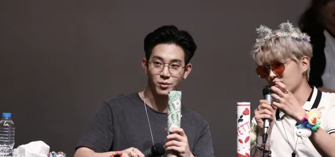 D_is_4Dojoon's tweet photo. These Two Gentlemen here .. sure know how to steal our hearts 

REQUEST @TheRoseSound @MTV #FridayLivestream

 #더로즈 #TheRose #dojoon #hajoon #2joon https://t.co/BWdg1ygVUZ