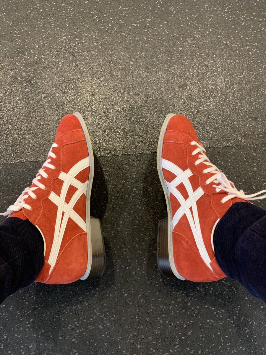 アシックスのリフティングシューズを履いた感想。 靴底が硬くて、踵が