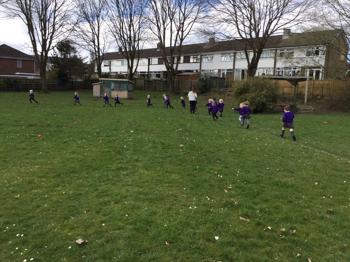 GarswoodNursery's tweet photo. We’ve had a very busy ‘fitness fortnight’ @GarswoodPrimary #fitness #PhysicalExcercise #WarmUps #jogging #running #laps 2/3 https://t.co/Ib27PxRs0R
