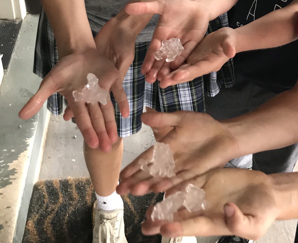 OhsHeadofschool's tweet photo. @IanSymmonds @OakHillSchoolTN @NashSevereWx Crazy. Hail the size of golf balls at my house. https://t.co/sGS8YdhZY2