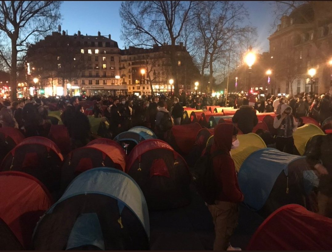 ORageetDesepoir's tweet photo. @lestrepublicain @papanours60 En revanche TOUT EST PERMIS pour les #migrants qui envahissent la Place de la #République 🤬👎 #confinement3 #CouvreFeu19h00 #PasPlusDe6 https://t.co/yjnsoIBUOA