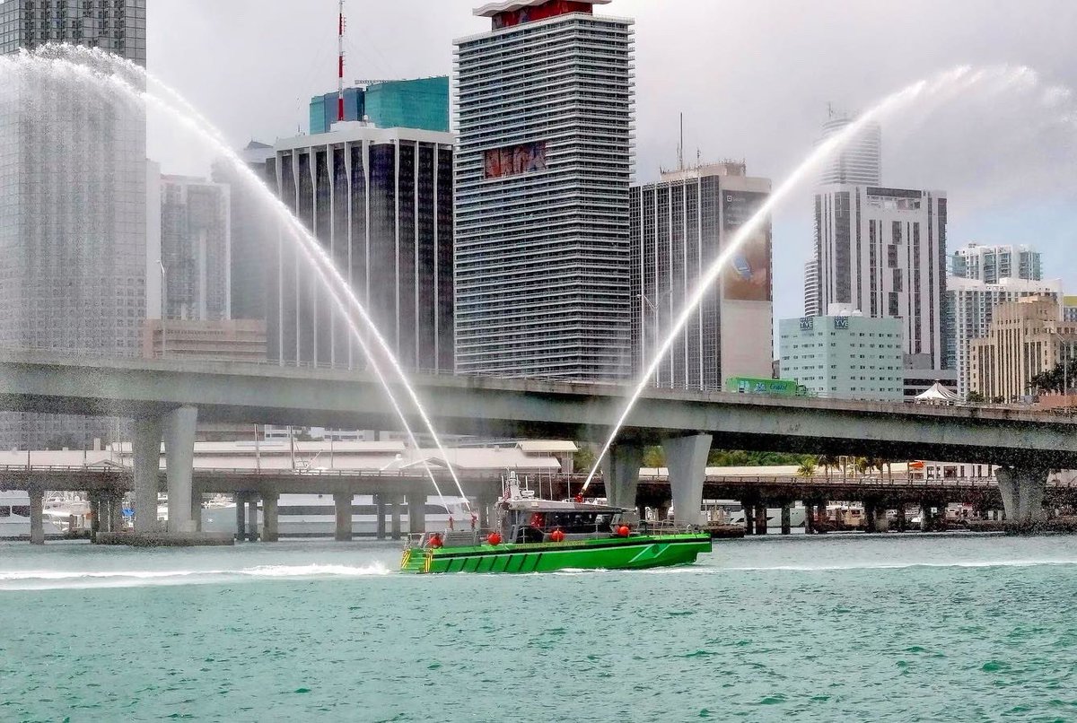 MissAshes92's tweet photo. LOOK AT THIS GREEN FIREBOAT! #FireBoatFriday https://t.co/MDTDEXPiSV