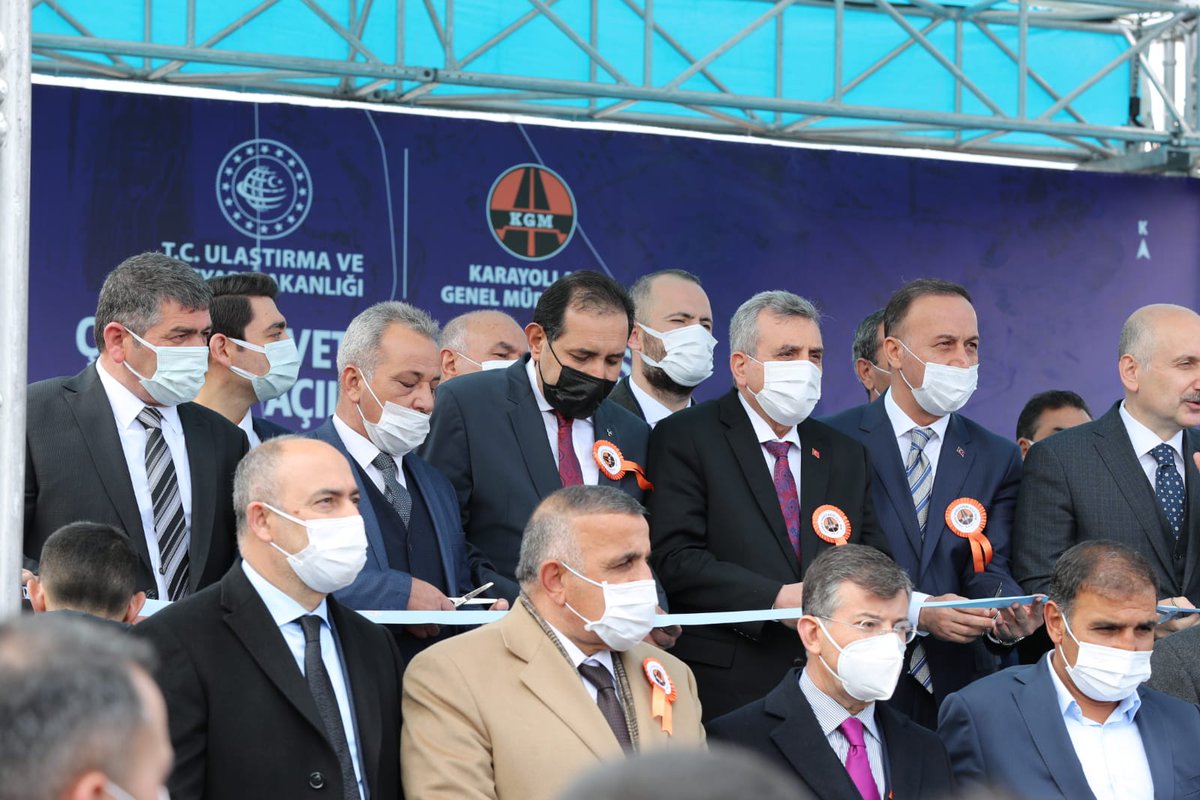BozovaMhp's tweet photo. İl Başkanımız Sn. @Mhpmahmutgunes, Ulaştırma ve Altyapı Bakanımız Sn. @akaraismailoglu'nun katılımıyla gerçekleştirilen Çevik Kuvvet kavşağının açılış törenine katıldı. @MHP_Bilgi @E_SemihYalcin https://t.co/8eFVYjeghM https://t.co/AMaqHDH2NF